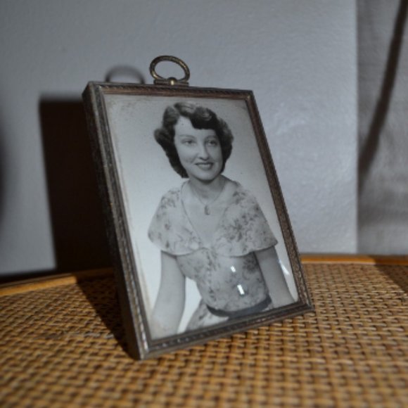 Antique / vintage portrait & frame - Picture 5 of 5